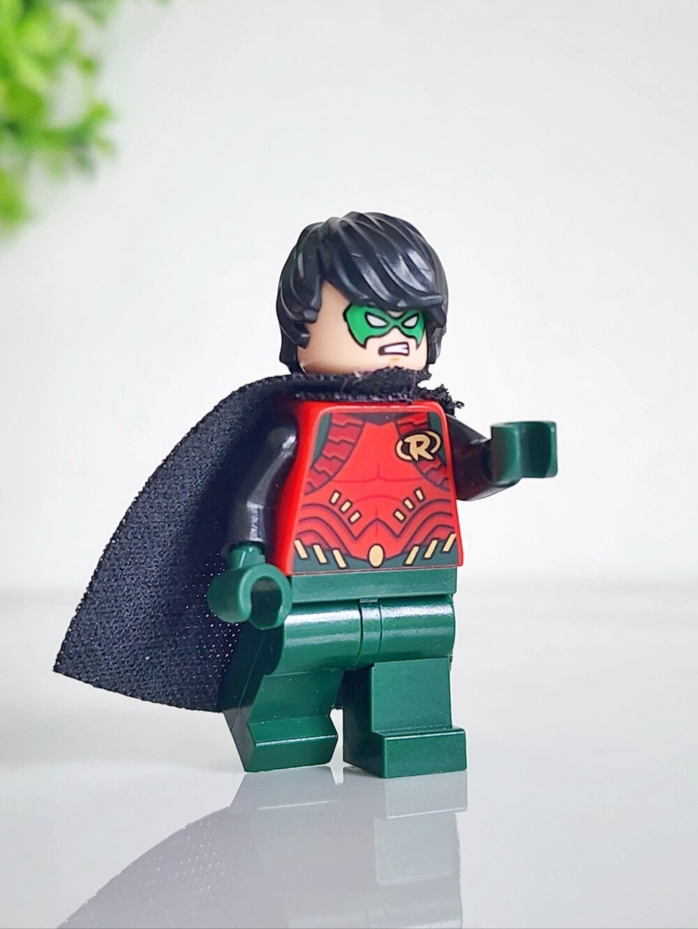 Authentic LEGO DC Super Heroes Robin SH194 Dark  Minifigure 76034 Batman W/ Cape